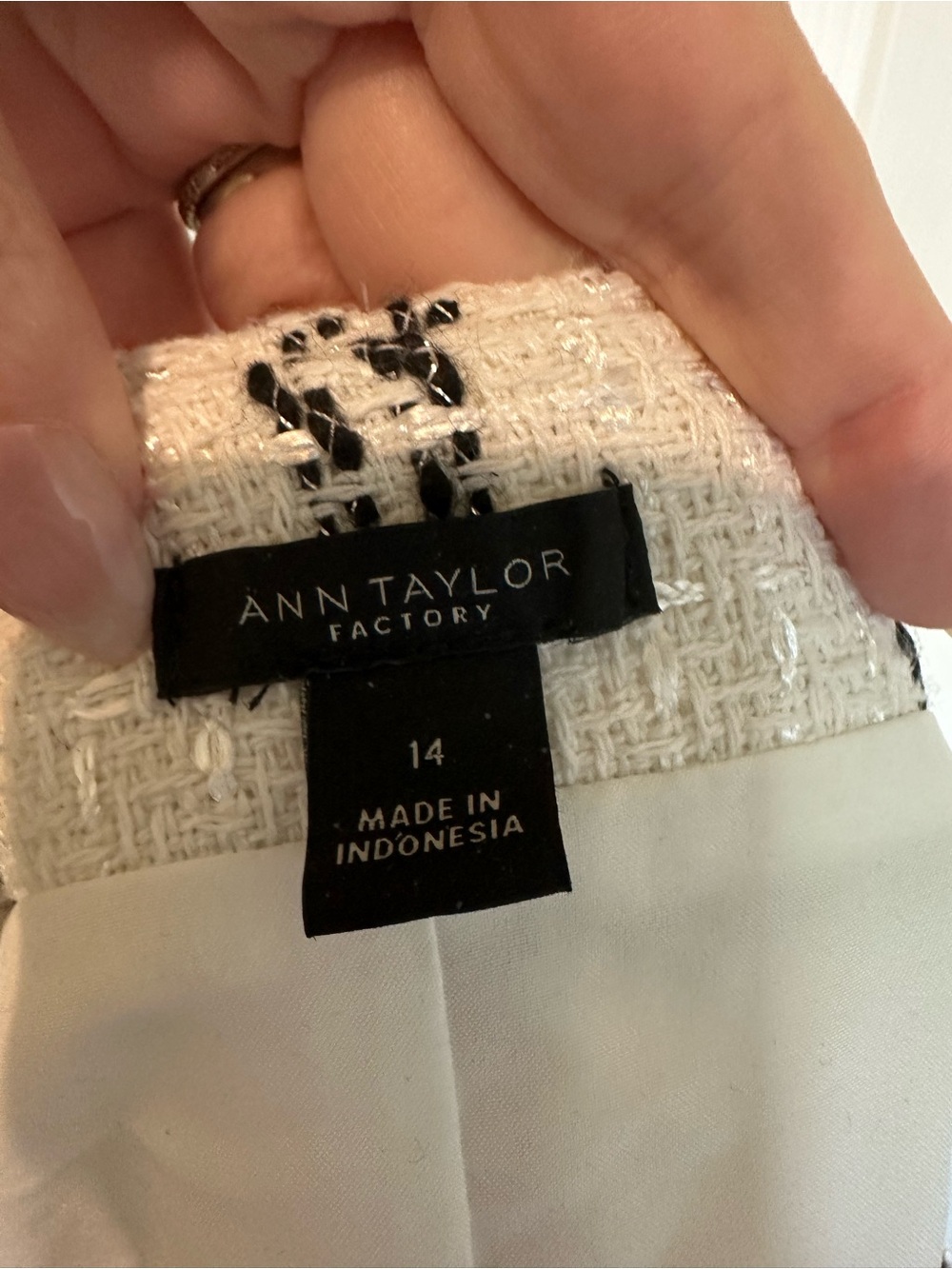 Ann Taylor women’s tweed black & white skirt - size 14 - Picture 2 of 2